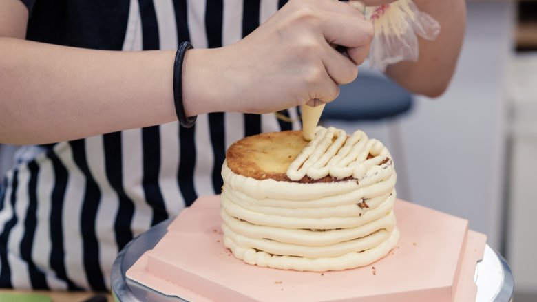 icing a cake