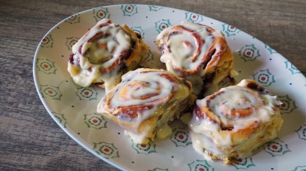 Cinnamon rolls lined up on a plate 
