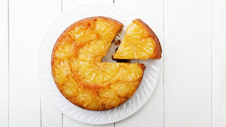 pineapple upside down cake overhead view