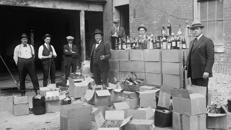 Federal agents in 1920 during a raid