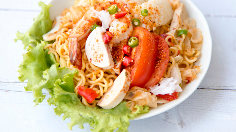 instant noodles yum Thai salad