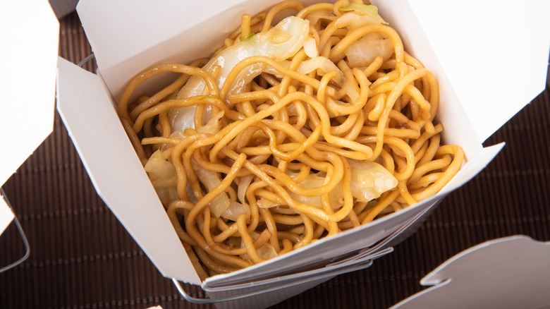 chow mein lo mein takeout noodles