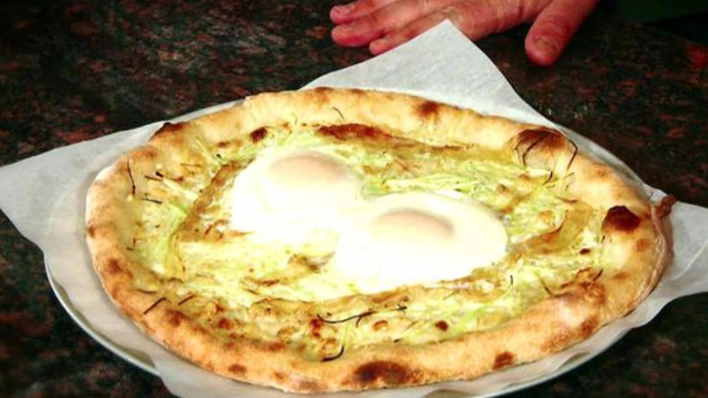 Egg pizza