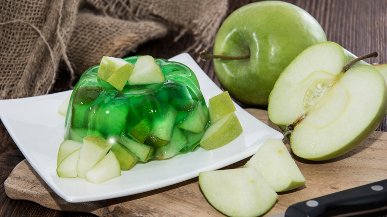 Jell-O with apples