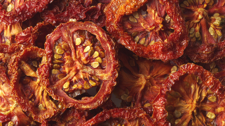 pile of sundried tomatoes