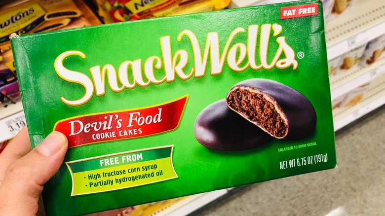 Snackwells cookies in green packaging