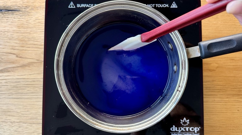 blue sugar syrup in pot