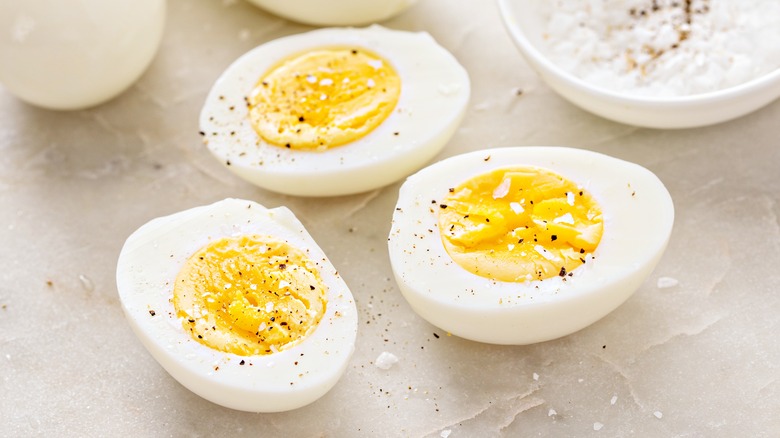 Hard-boiled eggs with seasoning