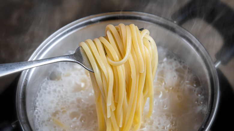 pasta in pot