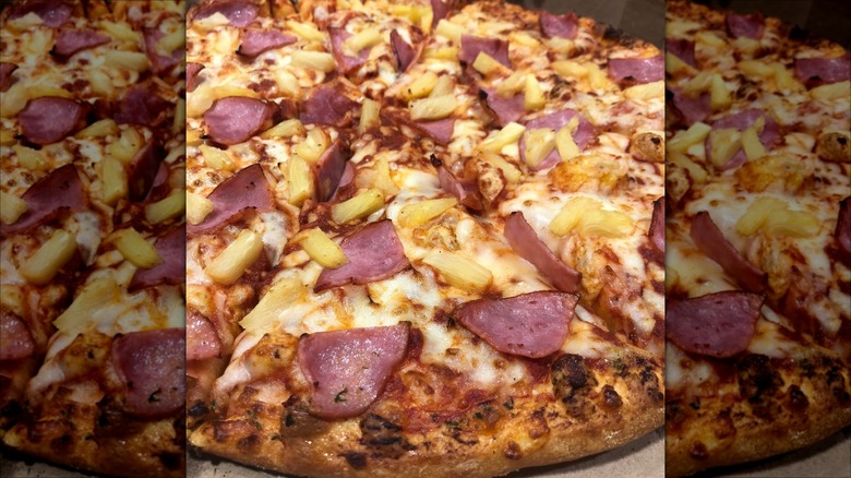 Ham and pineapple pizza