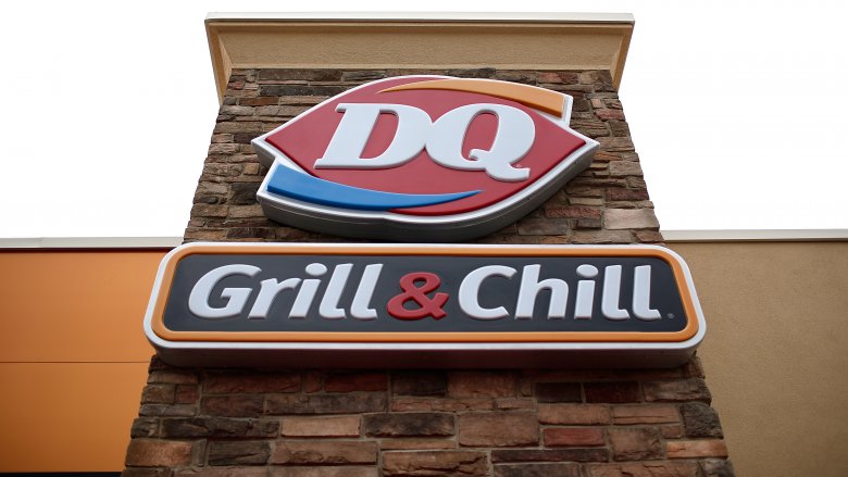 dq grill and chill sign