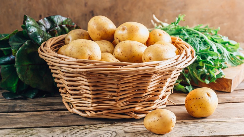 basket of potatoes 