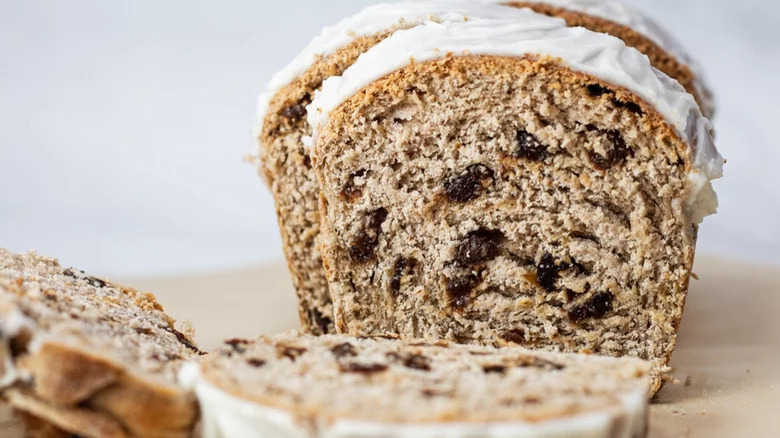 raisin bread with icing