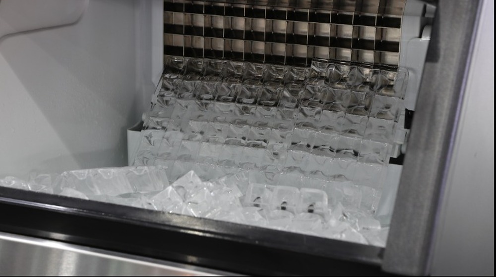 Industrial ice machine