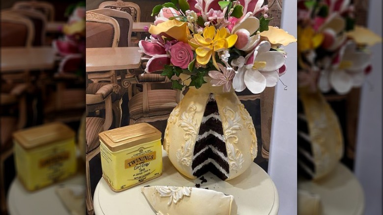 Vase made of cake