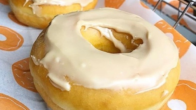 maple frosted donut