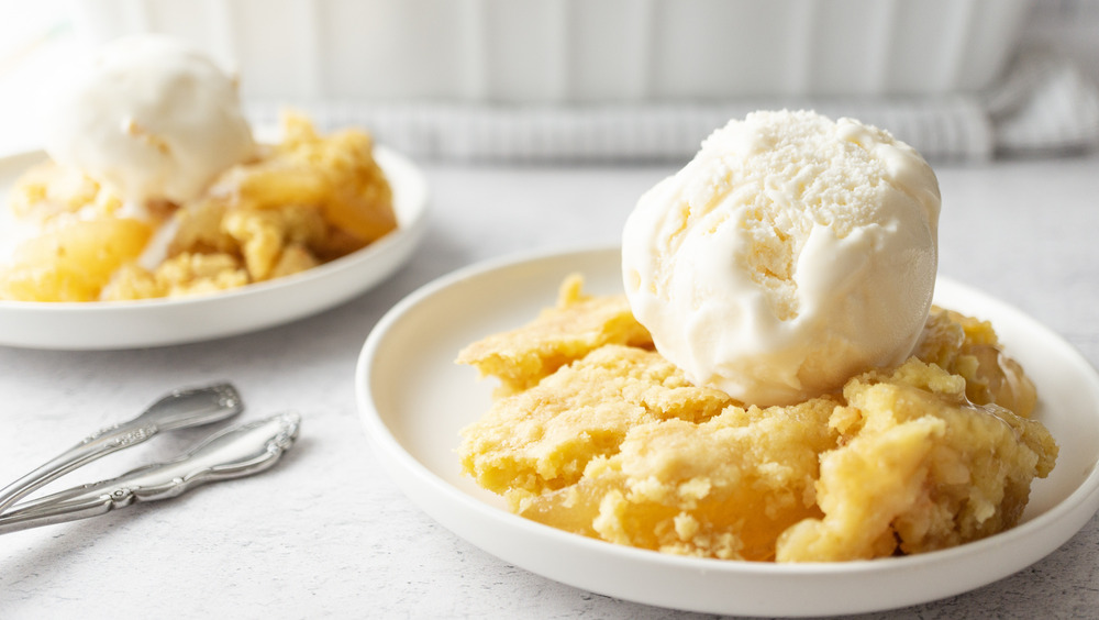 easy 3-ingredient apple dump cake with ice cream on top