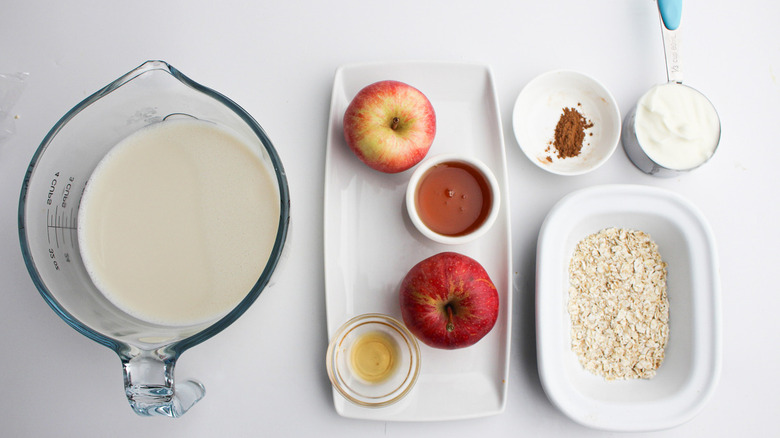 ingredients for apple pie smoothie