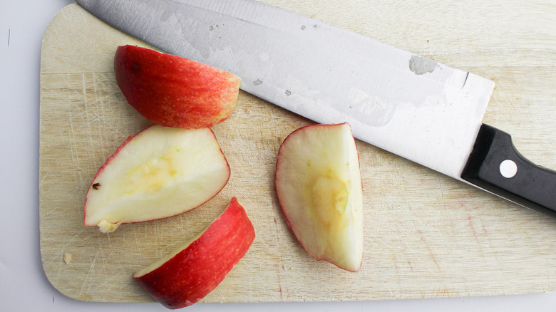 sliced apples