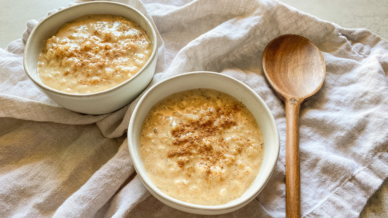 arroz con leche in bowls