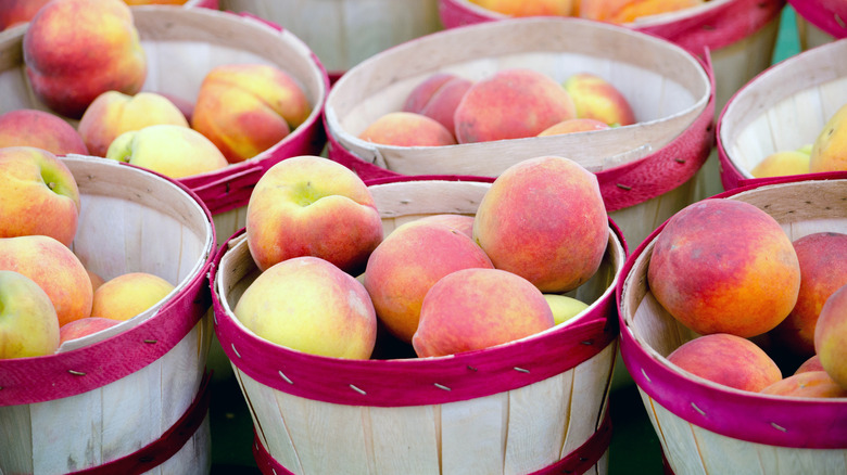 Baskets of peaches at farmer's market