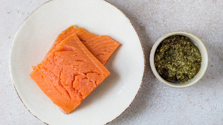 pesto salmon ingredients