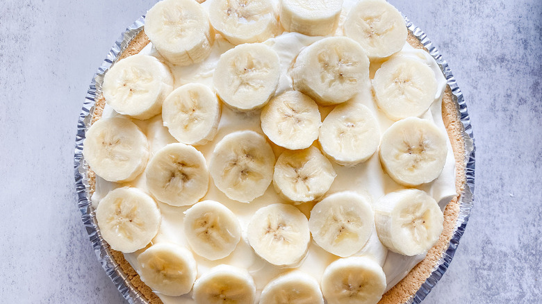 Banana slices on top of a pie