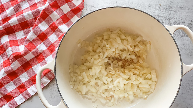 onions sautéing