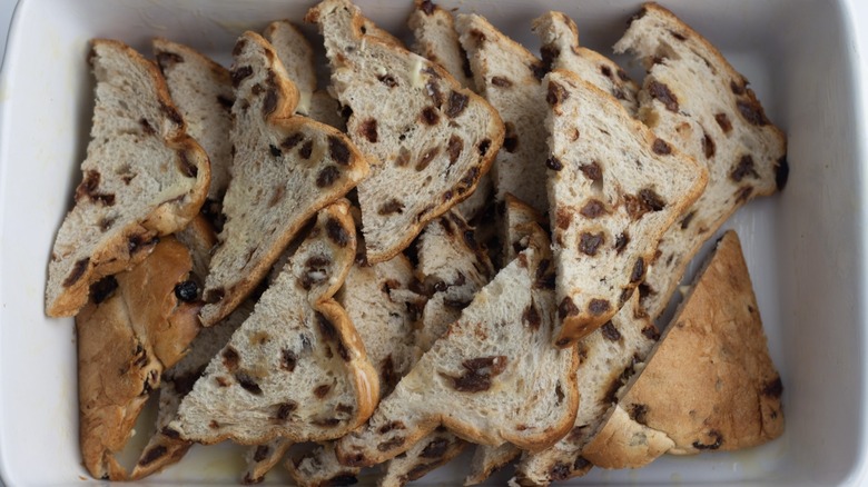 Bread arranged in the casserole dish