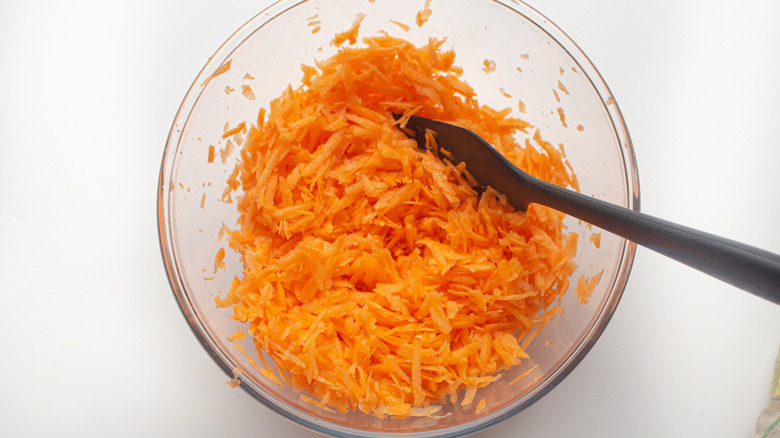 Easy Carrot Raisin Salad Recipe
