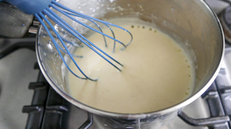 easy cheese sauce in pot 