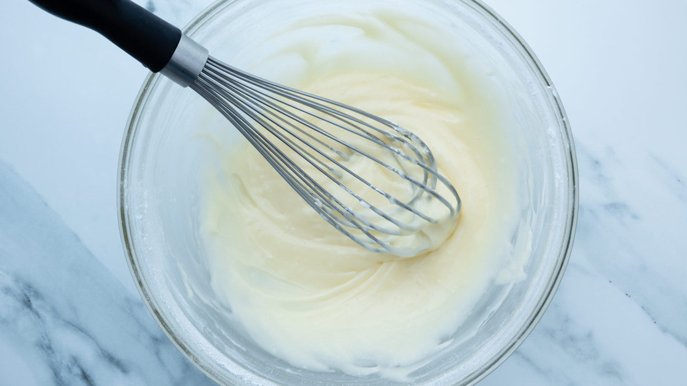 Cinnamon roll frosting in bowl