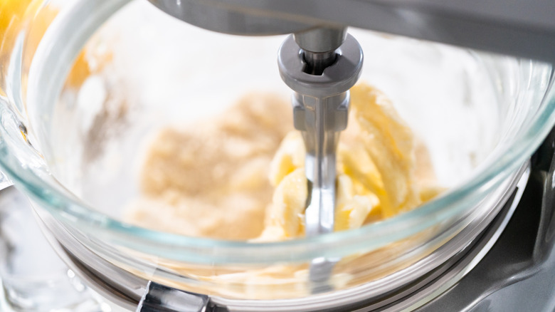 lemon cake mix in bowl