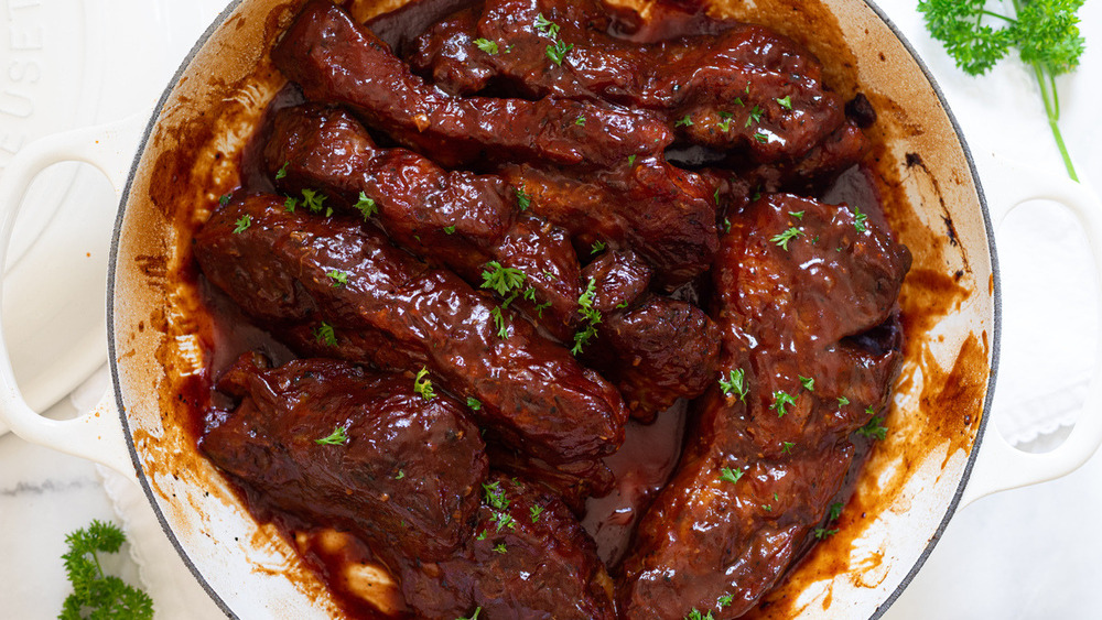 easy country-style ribs with parsley garnish