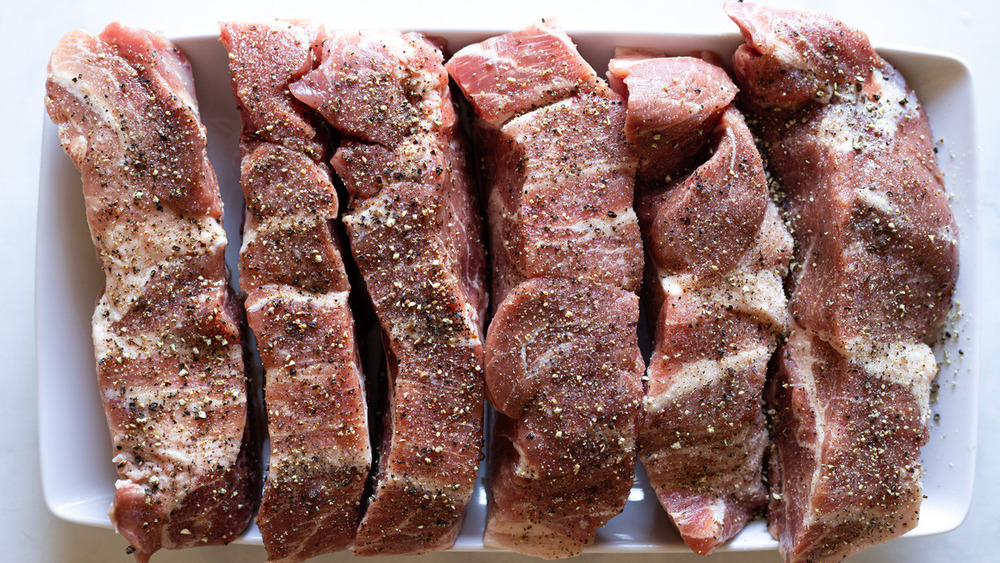 seasoned easy country-style ribs on a platter