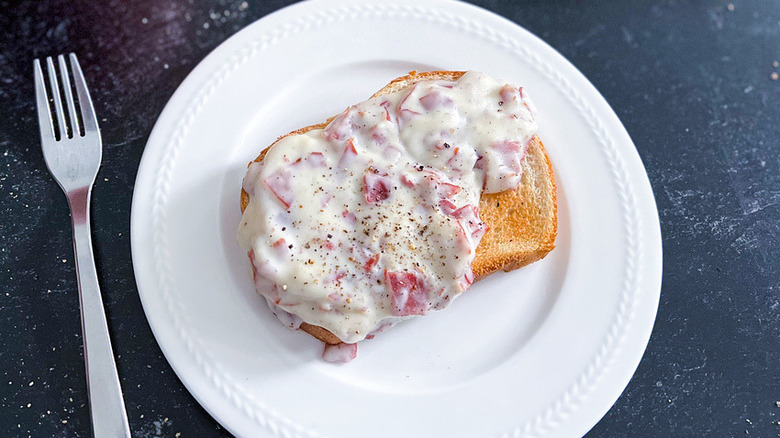chipped beef toast on plate
