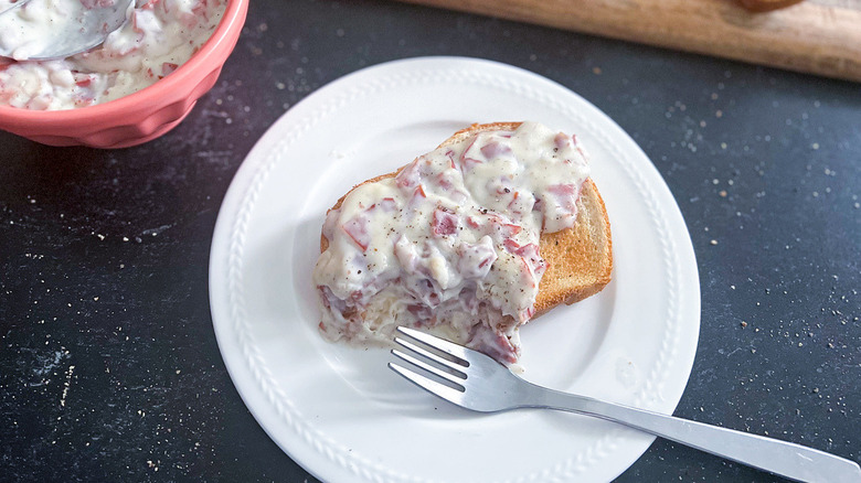 chipped beef toast on plate