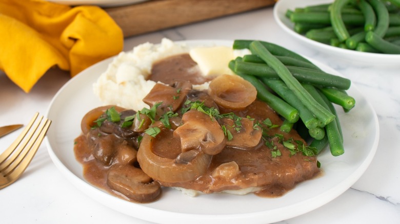 cube steak with mushroom gravy, mashed potatoes, and green beans