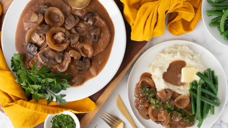 cube steak with mushroom gravy, mashed potatoes, and green beans