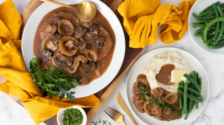 cube steak with mushroom gravy, mashed potatoes, and green beans