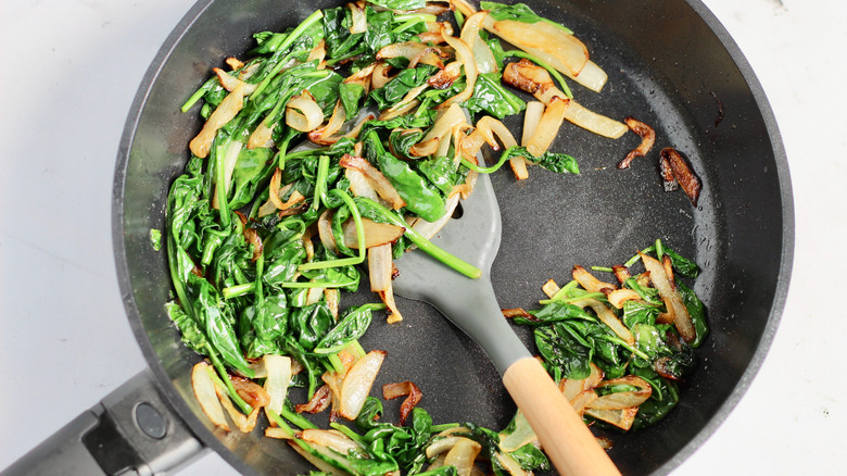 spinach wilted in pan