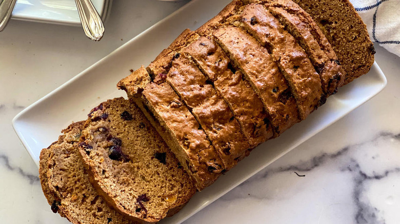 Sliced fruit bread on plate