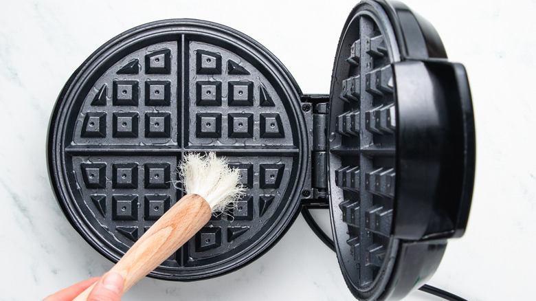 Waffle maker brushed with oil