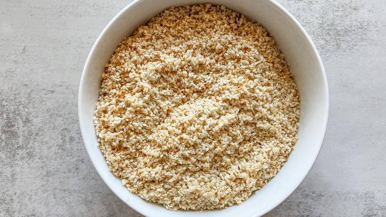 sesame seeds in bowl