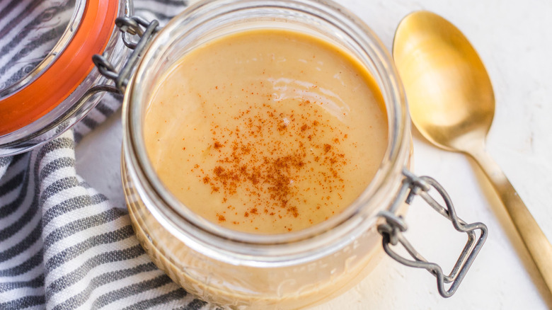 honey mustard in jar 
