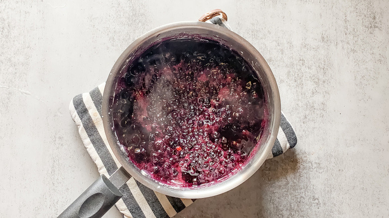 Huckleberry pie mixture