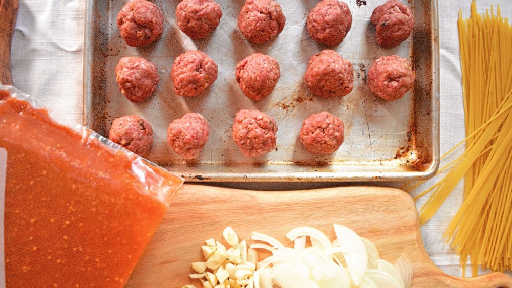 Ingredients for instant pot spaghetti and meatballs 