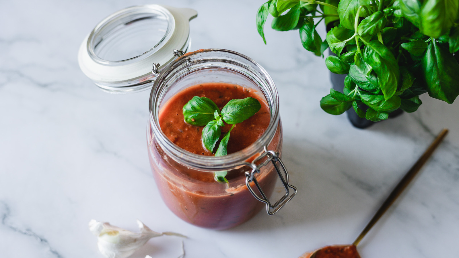 Sugo di Pomodoro (Authentic Italian Tomato Sauce) Recipe