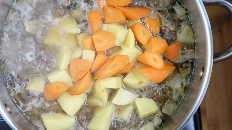 Boiling chopped vegetables 