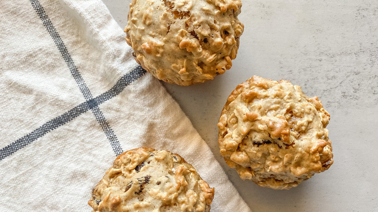 Oatmeal raisin muffins